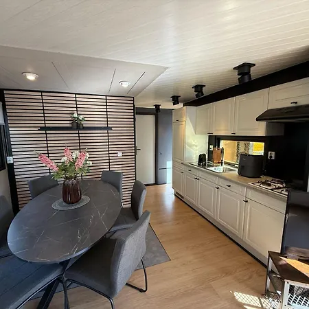 Apartmán Veluwe Comfortable - Comfortable With Good Amenities And Several Activities For Families And Tourists Nearby Voorthuizen